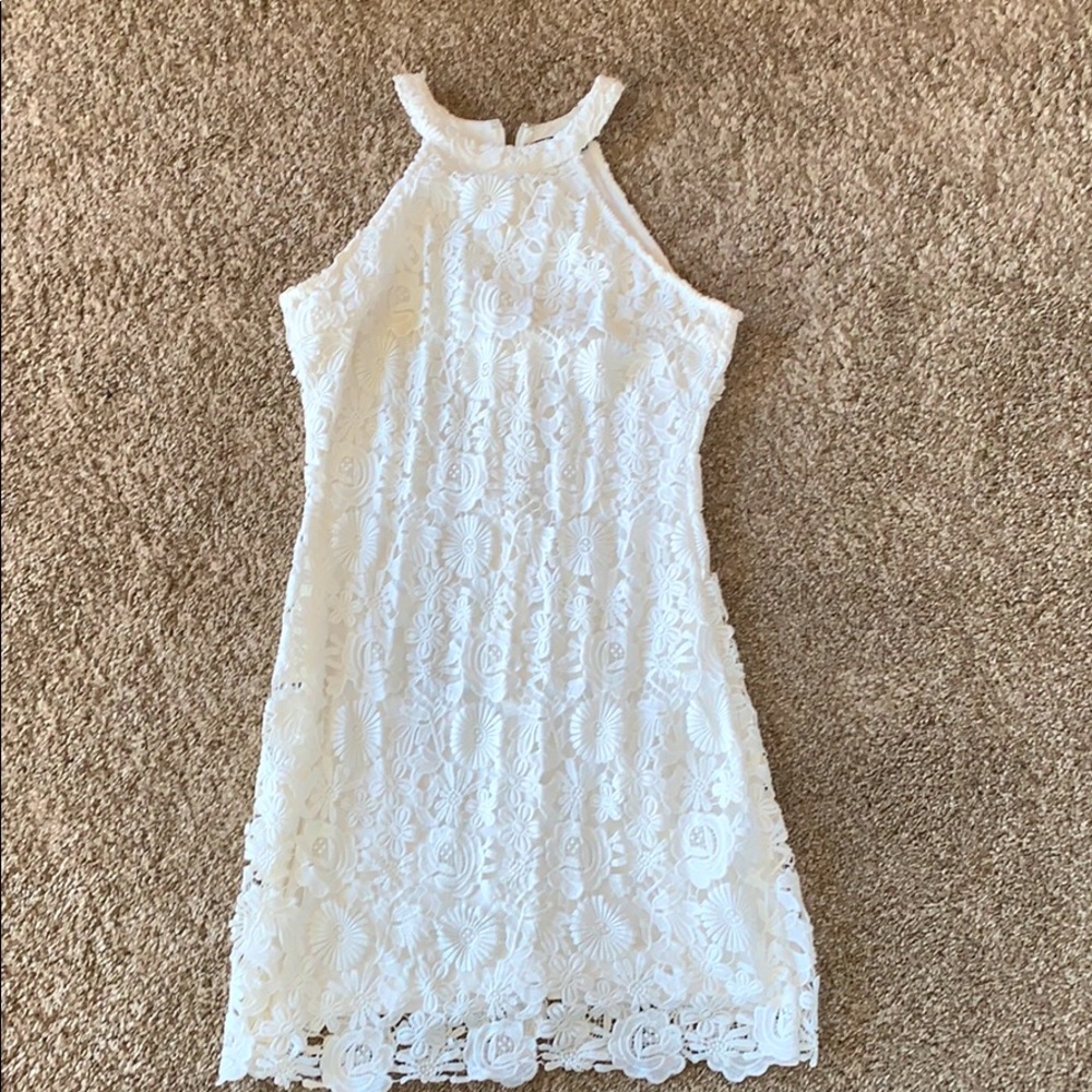 Lulu’s White Lace dress ( Lulu’s size- medium)